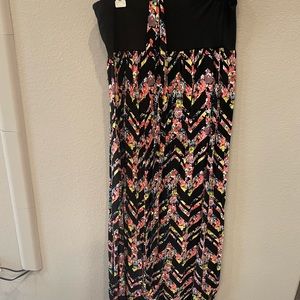 EUC Xhiliration Large Maxi Dress. Empire style. Black chest with floral skirt